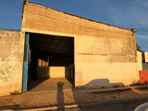Galpão com 3 Salas e 2 banheiros 
