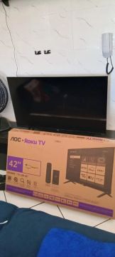 VEBDE SE TV AOC Roku 42 polegadas Smart NA CAIXA 