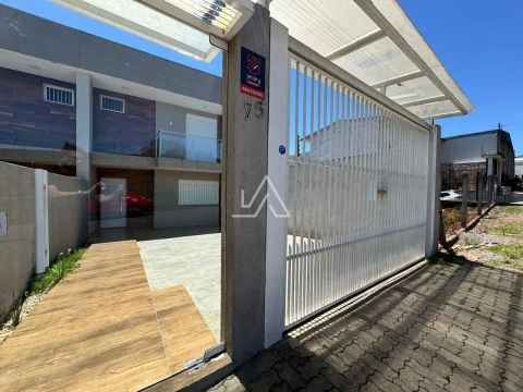 CASA COM TRÊS DORMITÓRIOS COM UMA SUÍTE NA REGIÃO DA SÃO CRISTOVÃO