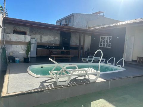 Casa com piscina para temporada