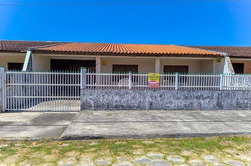 CASA À VENDA EM IPANEMA, PONTAL DO PARANÁ, A UMA QUADRA DA BEIRA MAR