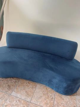 Sofá Curvo Azul - Conforto e Estilo!