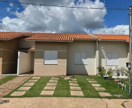 Alugo Casa de 2 quartos no Residencial Mônaco
