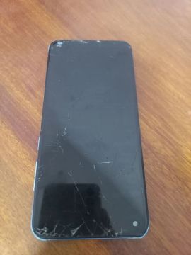 Smartphone Android com Tela Quebrada