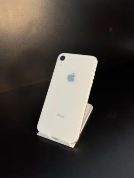 iPhone XR branco 128GB