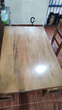 Mesa de Jantar de Madeira Maciça