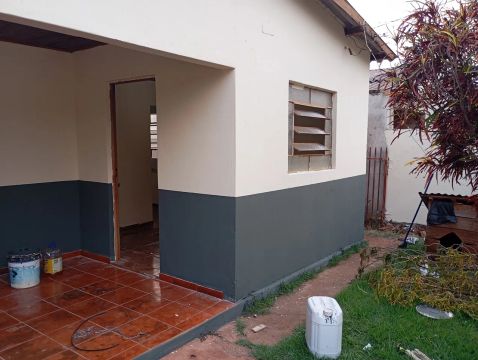 Casa Padrão com 2 Quartos em ótima localização