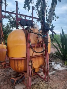 Pulverizador de 600 litros
