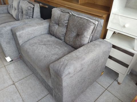 Sofá dois lugares disponíveis 