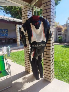 Macacão de Couro Alpinestars - Tamanho 56