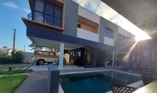 Casa alto padrão 330m² 4 suítes, moderna Condomínio Ilha da Lagoa com pier