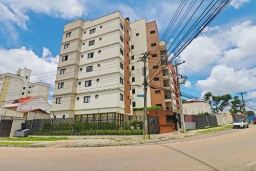 Apartamento SEM GARAGEM, no Novo Mundo, com 2 quartos e armários planejados.