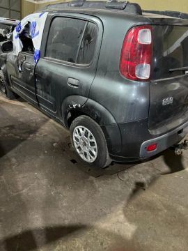 Sucata Uno Way 2015 ( Retirada de peças )
