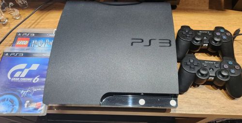 Playstation 3 Slim com 40 jogos + 2 controles