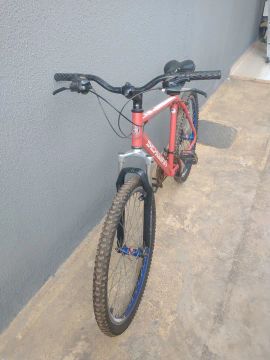 Vendo bicicleta aro 26, aéreo com cubos de rolamento.