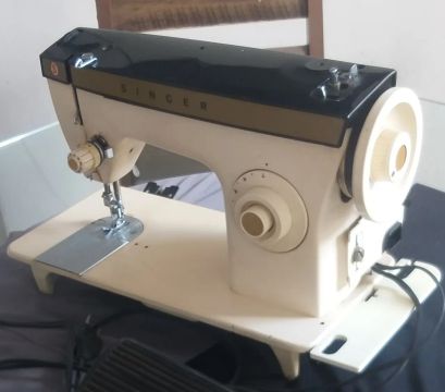 Máquina de Costura Singer - Usada em Ótimo Estado