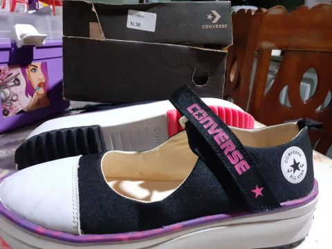Tênis Converse Preto e Branco - Tamanho 38