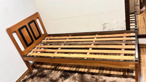 Cama de madeira 