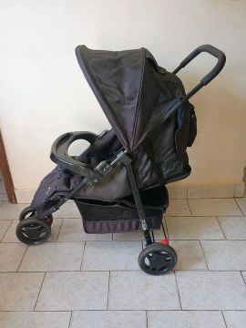 Carrinho de bebê leve e prático