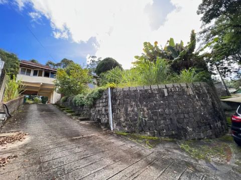 Casa Residencial de 3 dorms no bairro Saco Grande