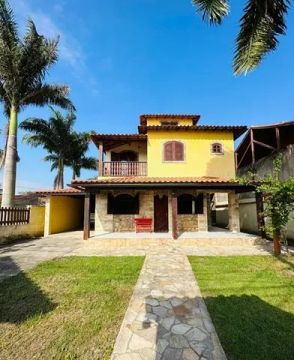 Casa na Barra Nova com 3 quartos, todos com varanda, sendo um suíte com closet