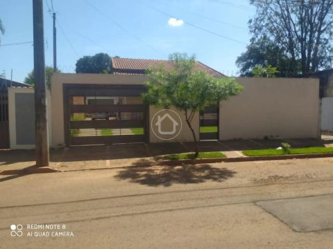 CASA EM AVENIDA