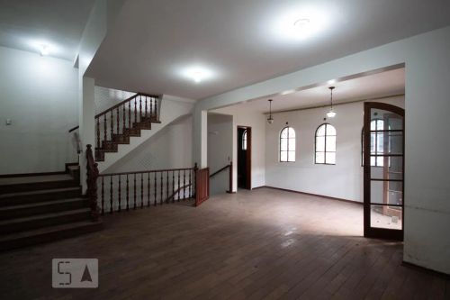 Casa à Venda - Centro, 3 Quartos, 600 m2