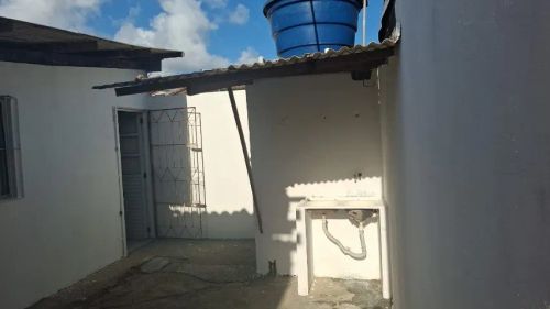 Vende-se ? Casa com Ponto Comercial