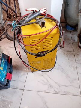 Máquina de solda ESAB 250 Usada