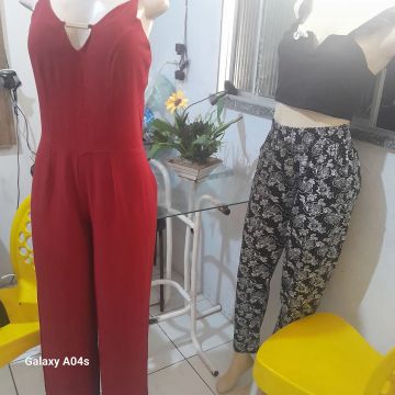 Macacão Vermelho Longo.  Calça é  dez