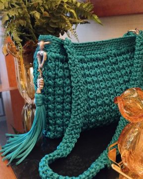 Bolsa de ombro verde em crochê