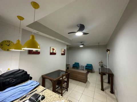 Vendo mobília completa. 