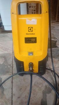 Lavadora de alta pressao Electrolux 