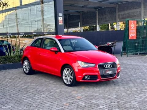 Audi A1 Attraction 2P - 2012 com 65.000 km!