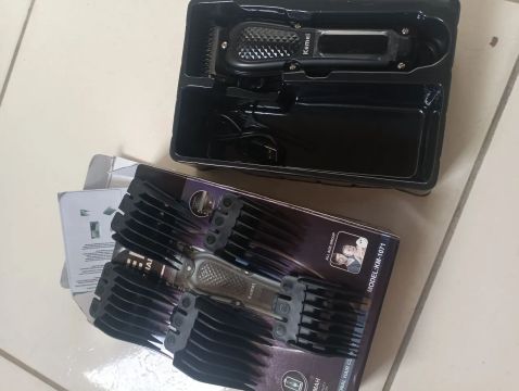 Máquina de Cortar Cabelo Kemei KM-1071 - Nova