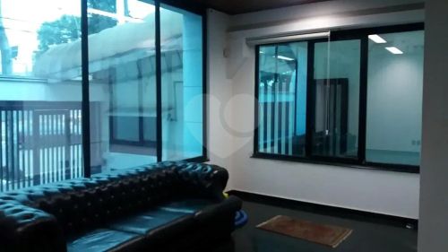 Prédio inteiro para locação em Jardim Everest - SP