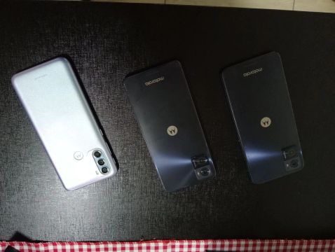 smartphones Motorola G32 e E22