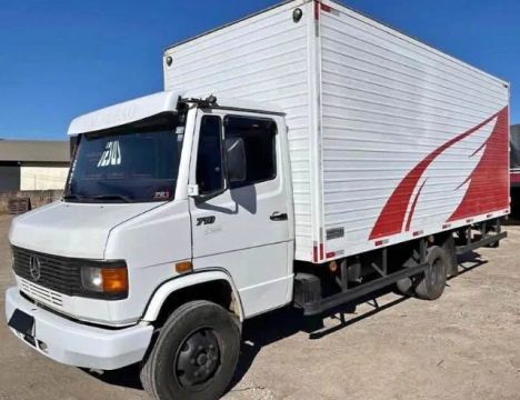 MERCERDES BENZ 710 2009