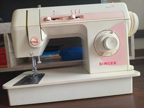 Máquina de Costura Singer Preciosa