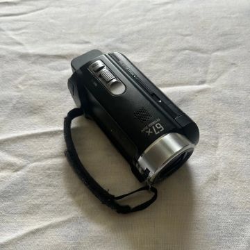 Filmadora Sony HANDYCAM 67X DCR-PJ5 - PRETA