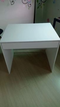 Mesa de Escritório Branca com Gaveta