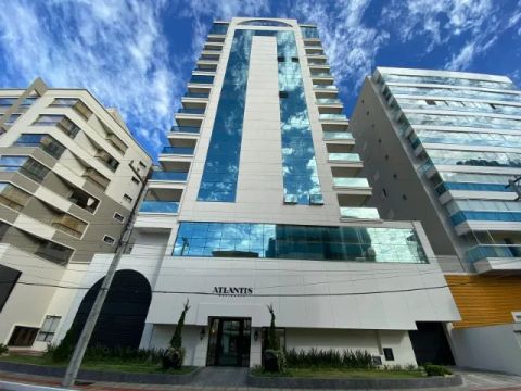 Apartamento em Laguna, Mar Grosso, 3 Quartos, 2 Vagas. 100 metros da Praia. 