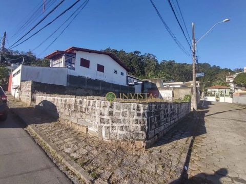 Terreno com 273m² com projeto aprovado à venda no Saco dos Limões.