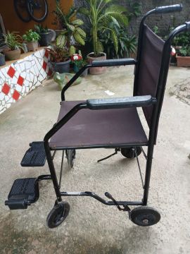 Cadeira de rodas dobrável