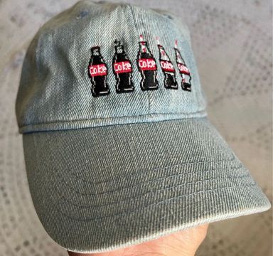 boné coca cola jeans