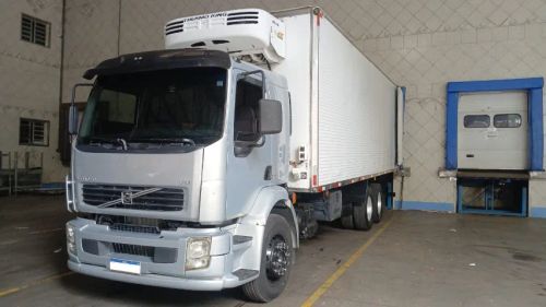 Oportunidade - VM 310 no Truck + Baú Refrigerado