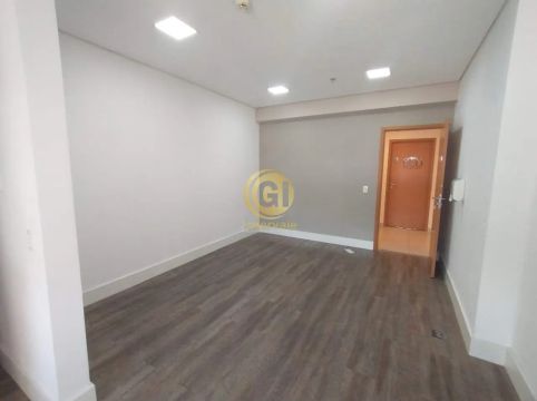Imóvel para aluguel com 28 metros quadrados em Centro - Jacareí - SP