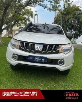 Mitsubishi L200 Triton 2019 impecável 