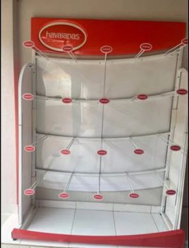 Expositor de chinelos Havaianas com 20 ganchos. 