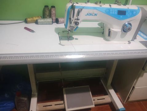 Máquina de Costura Industrial Jack